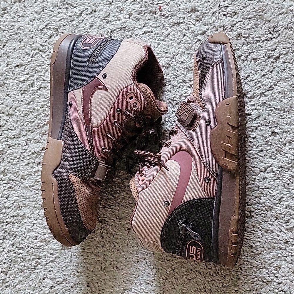Nike Men’s Sneakers Brown and Black
